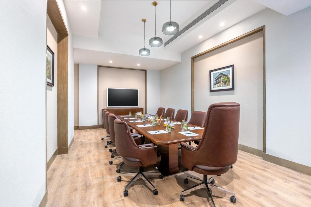 Vivanta Ahmedabad Sg Highway Zewnętrze zdjęcie