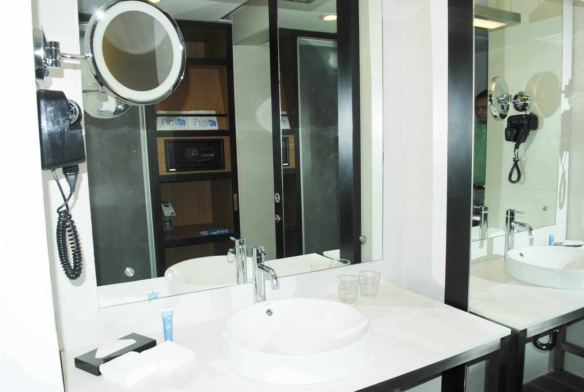 Vivanta Ahmedabad Sg Highway Zewnętrze zdjęcie
